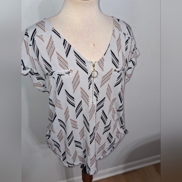 Short Sleeve Blouse- W Sz Medium - Picture 6 of 6